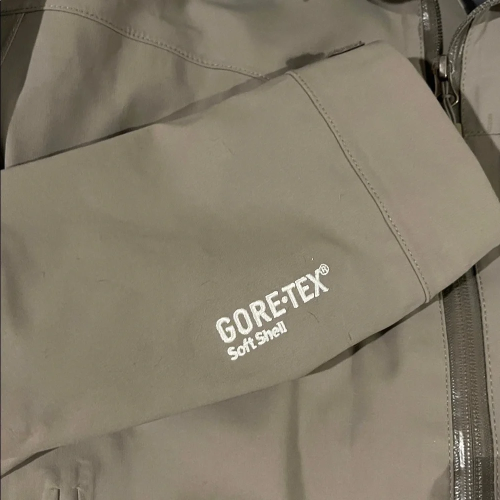 Women’s Cloudveil Sort Shell Ski Jacket. Size medium. Worn once, like new. - Picture 4 of 6